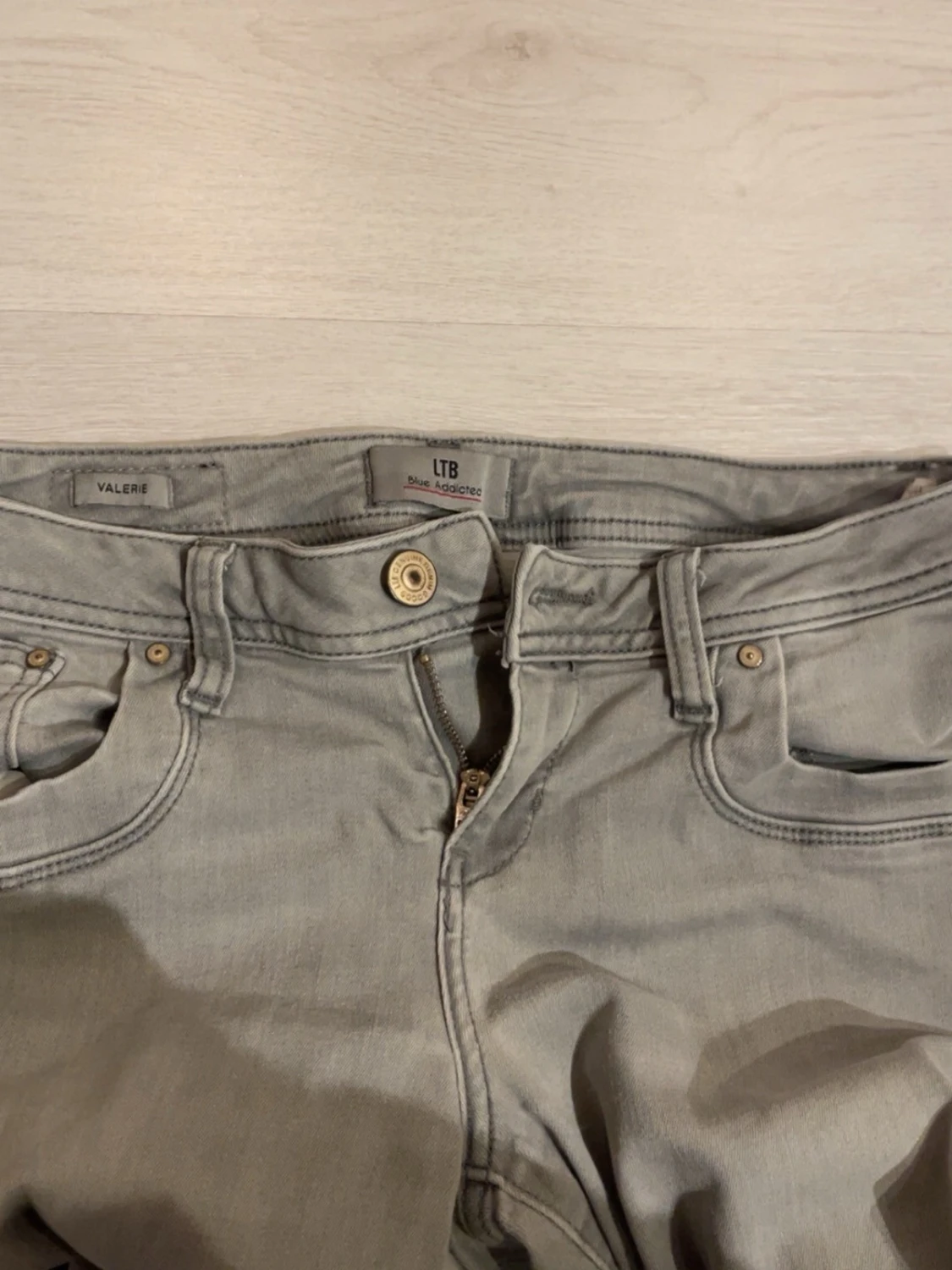 Gråa jeans från LTB Valerie W28 L34