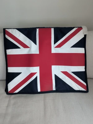 Schabrak JW Union Jack  - Unikt schabrak från JW som är sällsynt idag! Har endast använt det en gång så schabraket är i ett mycket gott skick! Stl Full. 