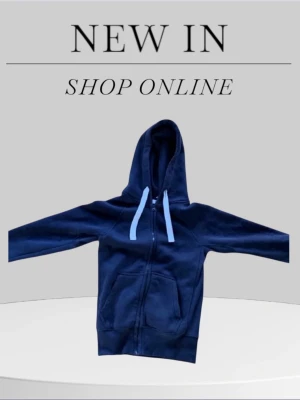 Hoodie ifrån russedres  - En riktigt snygg hoodie ifrån russedres med storlek XS och färgen mörk blå, en trendig  hoodie  med bra passform! Passar en person som är ca 160-165. Priset är inte hugget i sten. Hör av er vid minsta lilla fundering!😀