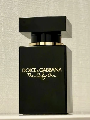 Dolce & Gabbana The Only One Intense EdP 30 ml - Dolce & Gabbana The Only One Intense EdP, 30 ml. Enbart testsprayad ett fåtal gånger. Givetvis förvarad mörkt, torrt och svalt. 