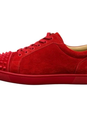 Cristian Louboutins Med Spikar - Intressekoll på riktigt feta röda suede loubs med spikar i 9/10 skick. Inkluderas dustbag 