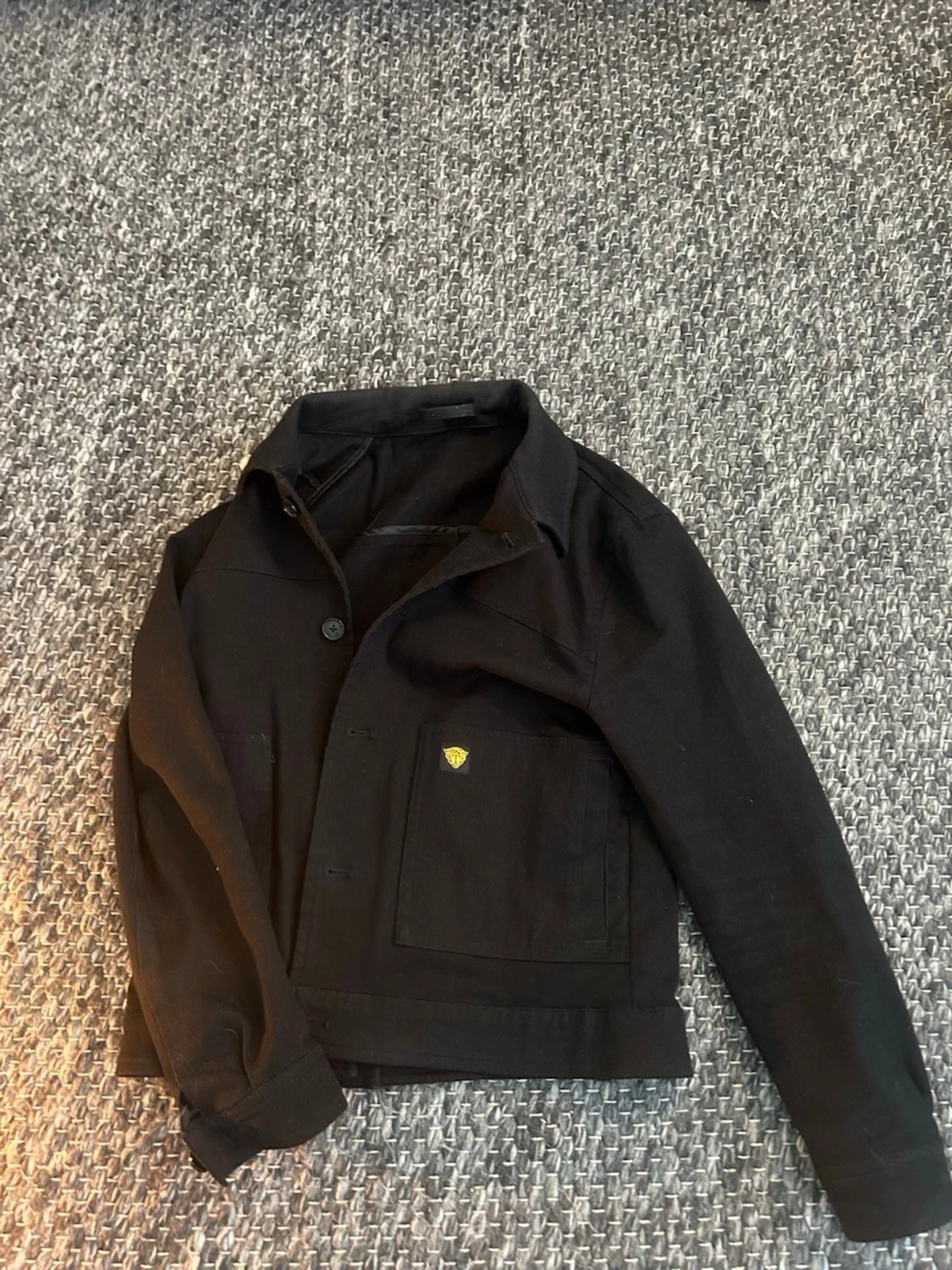 Svart overshirt med fickor