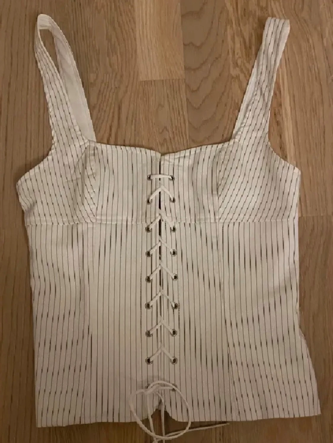 Vit randig korsettopp med snörning