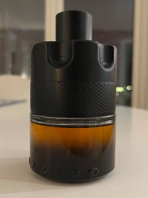 Azzaro The Most Wanted Parfum - Säljer Azzaro The Most Wanted Parfum Ca 70 ml kvar av 100. Köpt December 2024 men inte använts mycket. Kartong finns inte kvar.