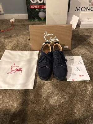Mörkblå sneakers från Christian Louboutin - Fejk Christian Louboutin skor 