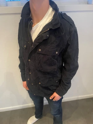 Ralph Lauren field jacka  - Ralph Lauren field jacka herr| pris:1599kr|storlek: L| skick:9,8/10| Hör av dig vid minsta lilla fundering eller fråga|