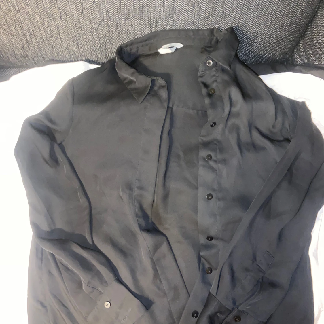 Svart sidenskjorta - 1