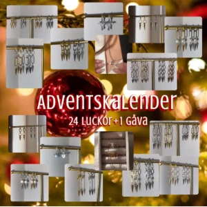 Adventskalender med örhängen och ringar - Den är tillbaka! Vår lyxiga adventskalender kommer gå för ett pris på endast 599kr i år igen, men med ett värde upp till 3000kr! Den innehåller gamla men också kommande smycken! DU väljer silver eller guld, och har också möjlighet att välja upp till 3 av smyckena själv!🎄🎅🏻☃️Passa på!!💓