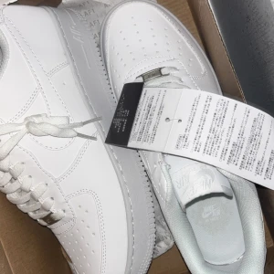 Nike Air Force 1 helvita sneakers - Helt nya storlek 42,5