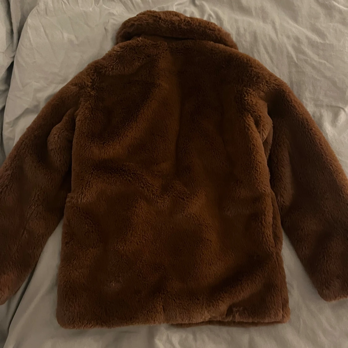 Brun pälsjacka från NA-KD  - 1