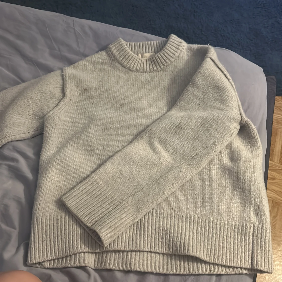 Begie stickad tröja från H&M  - 1