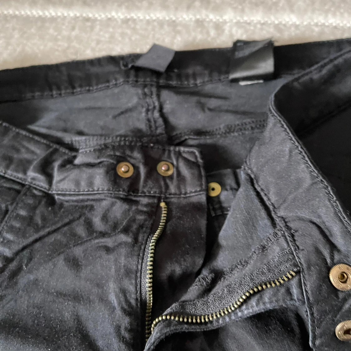 Svarta byxor med quiltade detaljer H&M - 2