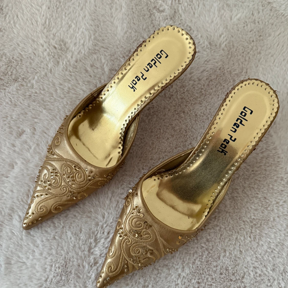 Guldiga klackar från Golden Peak