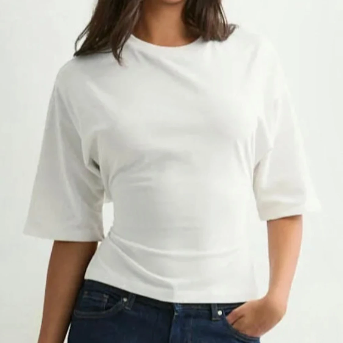 Vit croppad topp med knyt i ryggen - 1