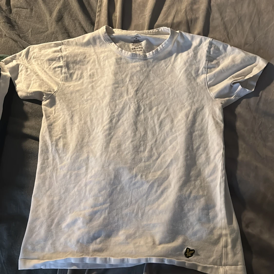 Vit t-shirt från Lyle & Scott, M