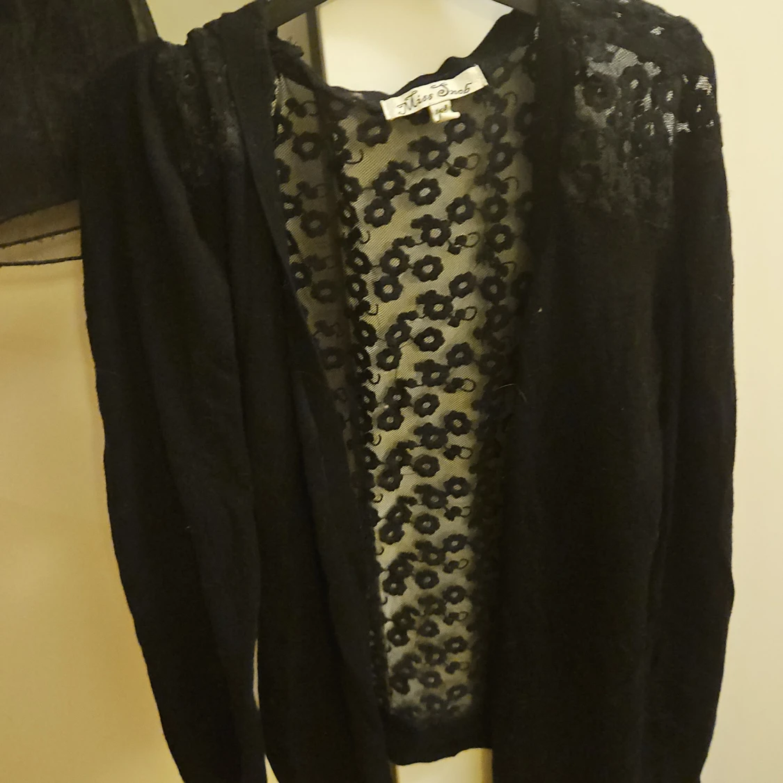 Svart kofta med spets från Miss Snob