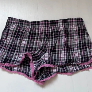 Victorias Secret shorts - Är osäker på storleken då det inte står, skulle gissa på att det är Xs. Använda men ej slitna 