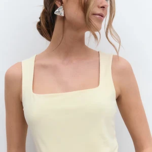 Ljusgult linne! - Superfint ljus gult linne! Är helt oanvänt, då jag köpte det i fel storlek.