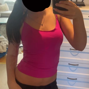 Rosa linne - Ert ”neon” rosa linne jätte fin färg perfekt ifall du gillar färg💕