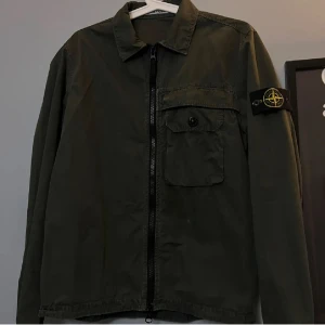 Stone Island grön overshirt jacka strl. S äkta - Nypris ca 4000kr