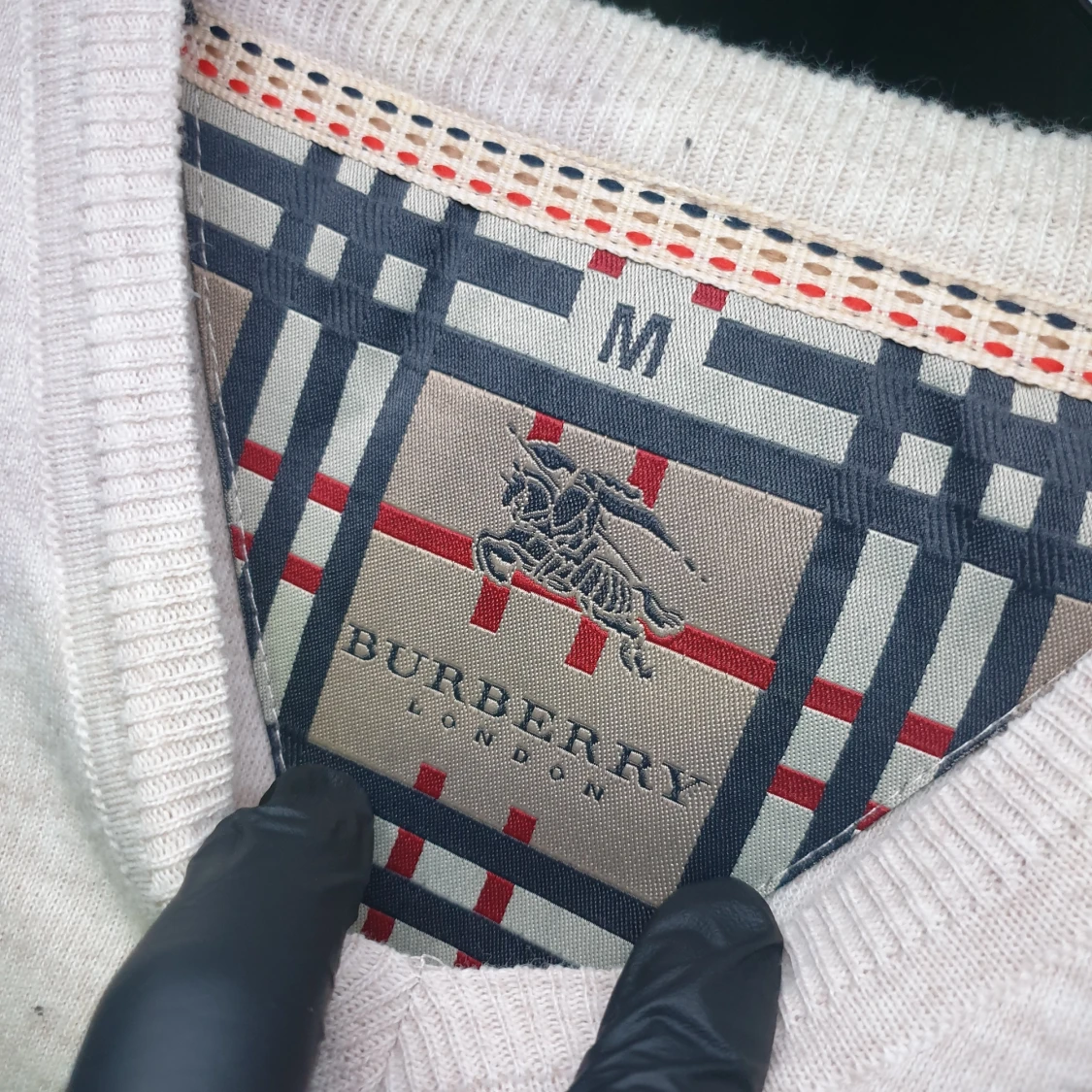 Beige v-ringad tröja Burberry M - 1