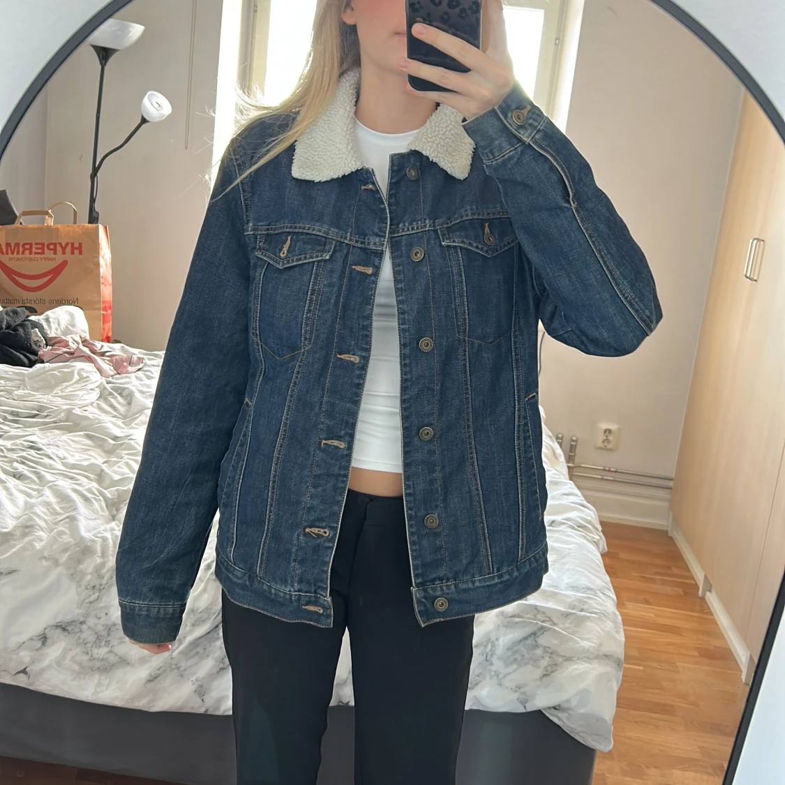 Blå jeansjacka med teddykrage från Solid