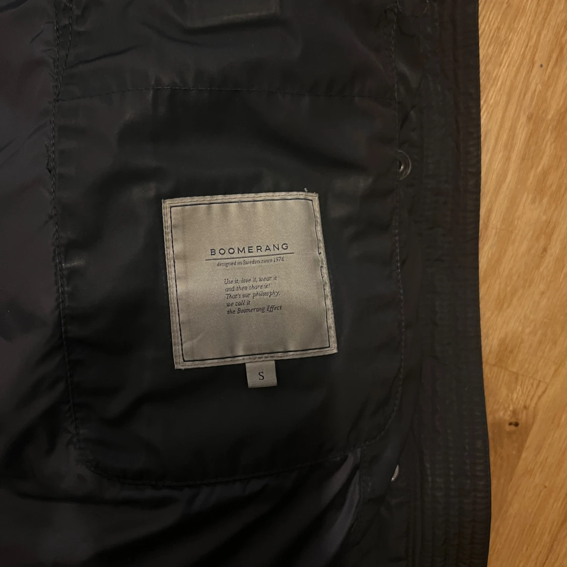 Svart dunjacka med huva från Boomerang - 2