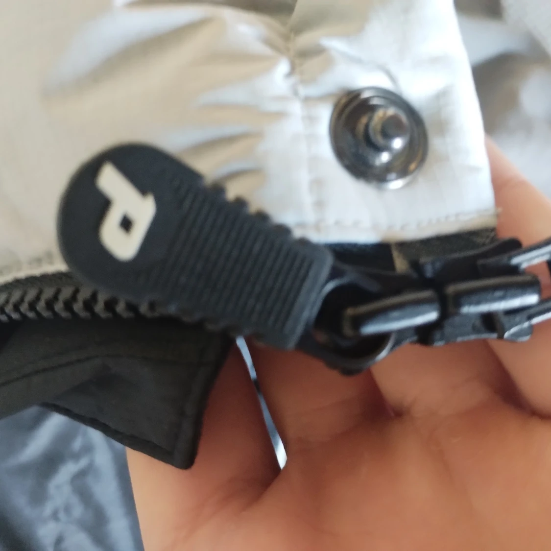 Peak Performance dunväst i grått och vitt - 3