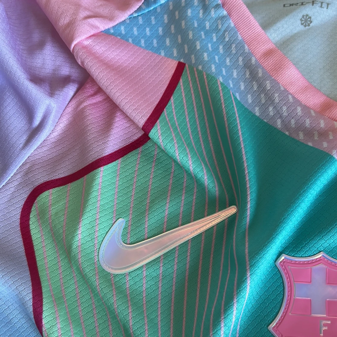 FC Barcelona x Nike färgglad fotbollströja - 3