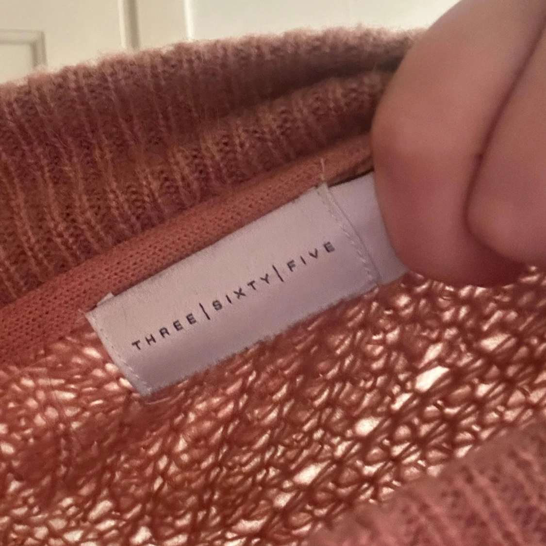 Rostrosa stickad tröja med mönster - 4