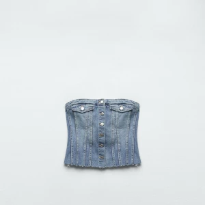 Jeans topp - Fin jeans topp från Zara i ny skick in princip. Storlek M