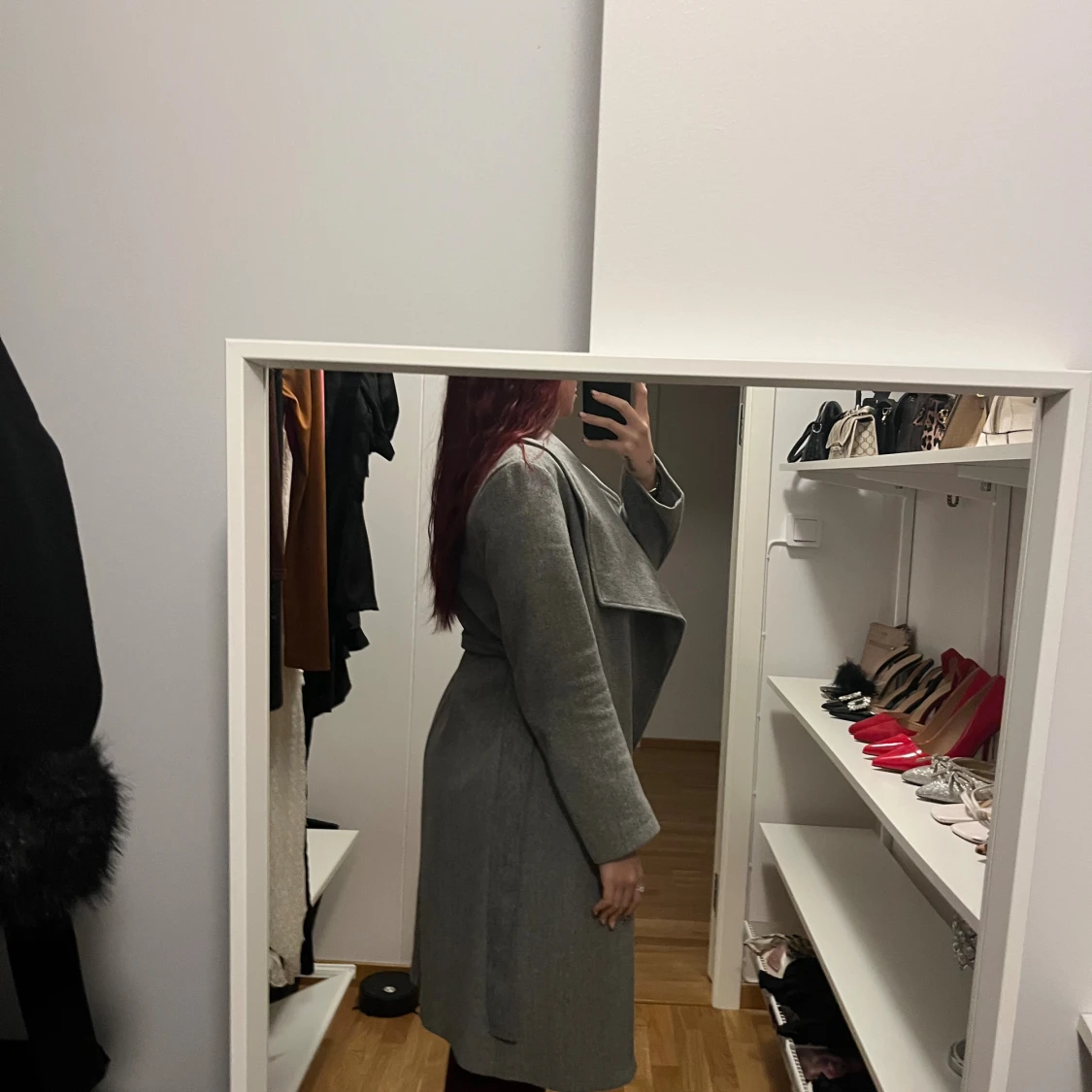 Grå omlottkappa med bälte - 2