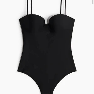 Body i mikrofibrer med vadderade kupor från H&M  - Den populära bodyn från H&M, endast testad, prislapp finns inte kvar men i nyskick