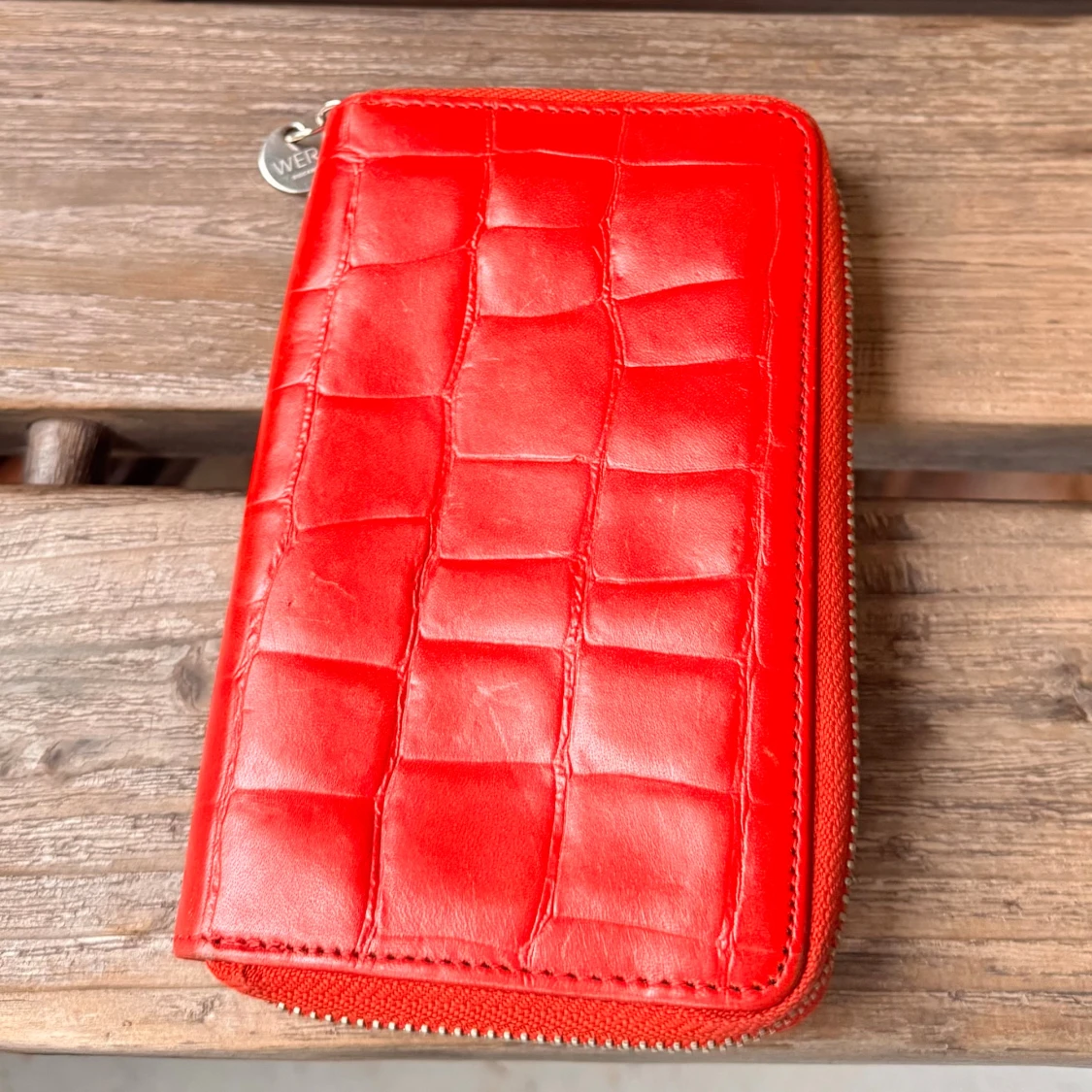 Röd plånbok i skinn från Wera