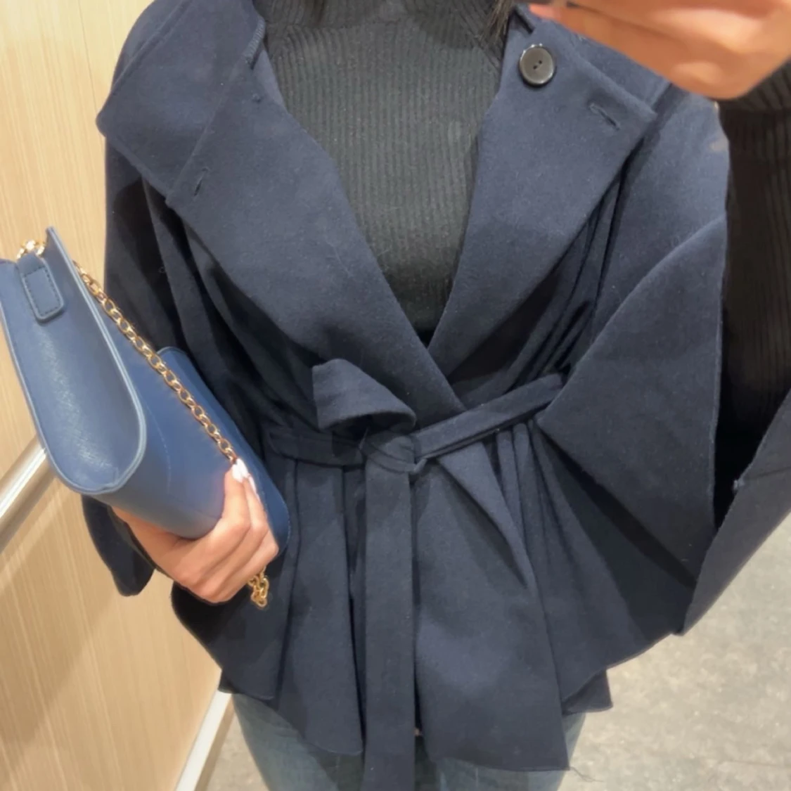 Mörkblå omlottkappa med bälte - 1