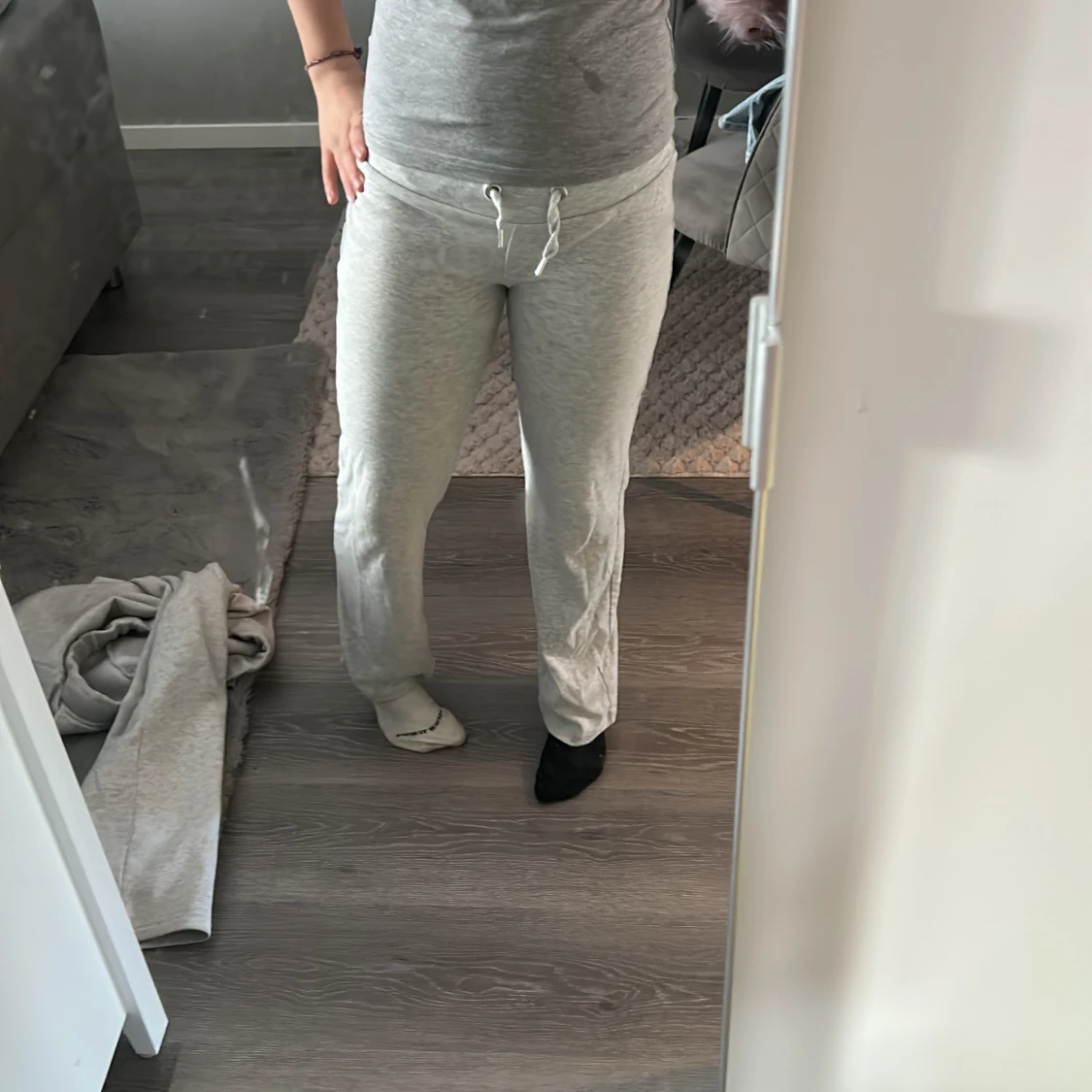 Grå mjukisbyxor med snörning - 1