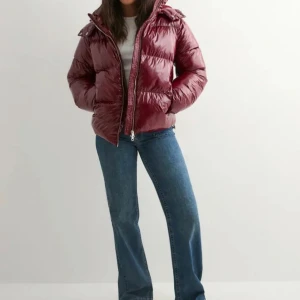 Nelly jacka❤️ - Intressekoll på min superfin jacka jag köpte förra året. Den är i nyskick utan defekter. Skriv privat om ni är intresserade! Jag skickar isåfall inom en vecka och svarar så fort jag kan!💕nypris 800