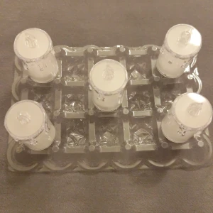 LED-ljus med plastbricka, 5-pack - 5st Set med batteridrivna LED-ljus i form av stearinljus, Ljusen har av/på-knapp undertill och drivs av knappcellsbatterier. Perfekt för stämningsfull belysning utan brandrisk. helt nyt