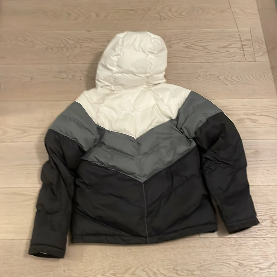 Nike Jacka, grå svart och vit - 1