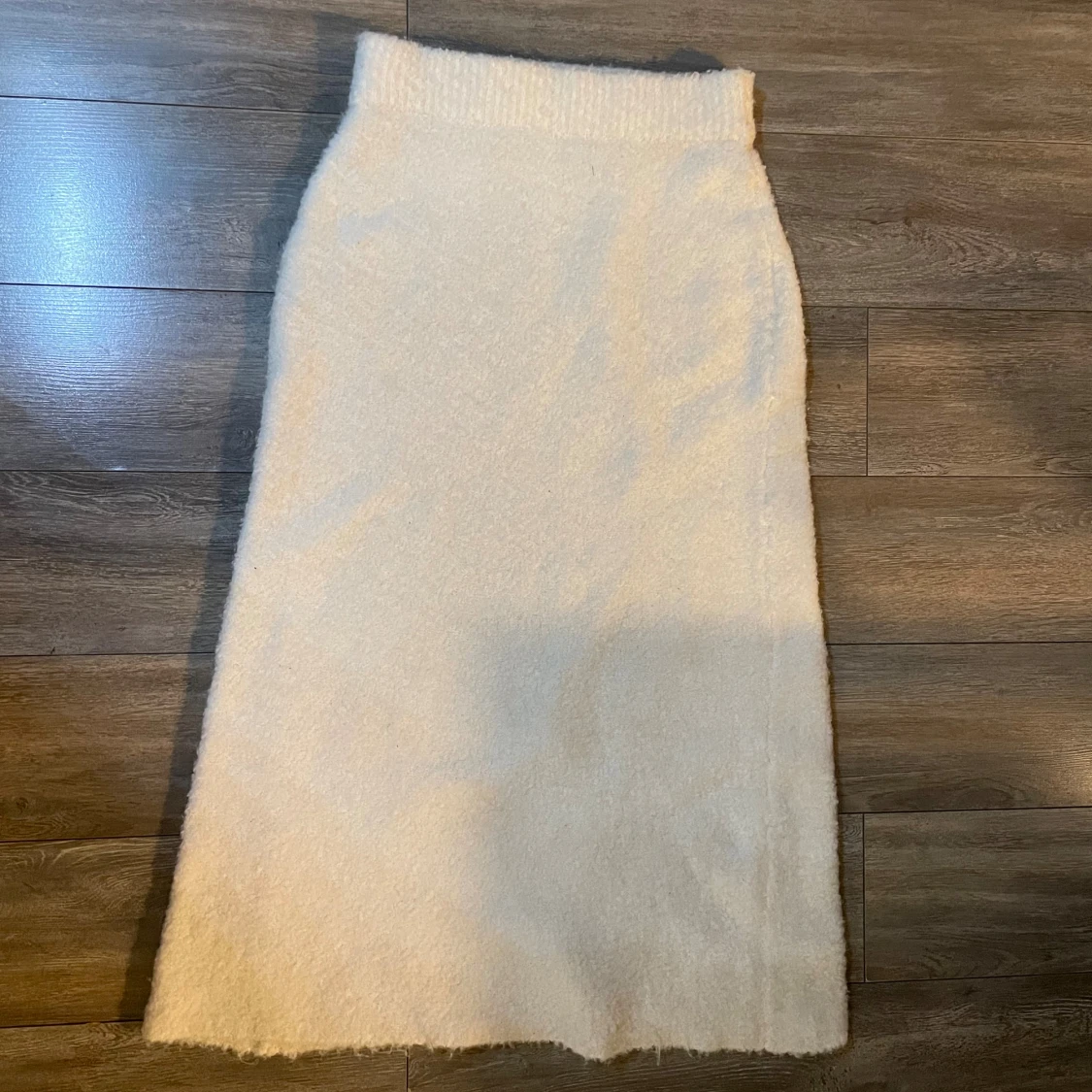 Vit stickad långkjol från Kappahl - 1