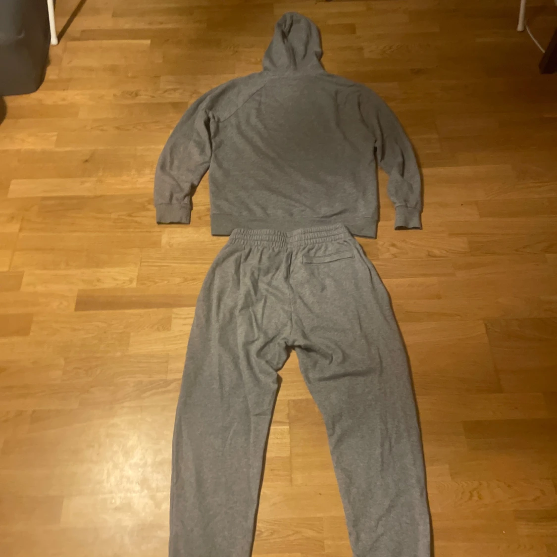 Grå mjukisbyxor från Under Armour - 1