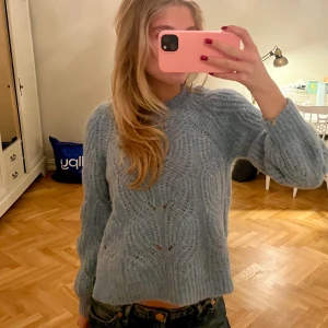 Moa Noa stickad tröja - Så sött stickad tröja som knappt är använd 💓Pris kan diskuteras vid snabb affär☺️🫶