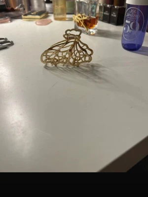 Hårklämma - Guldig fin Hårklämma 