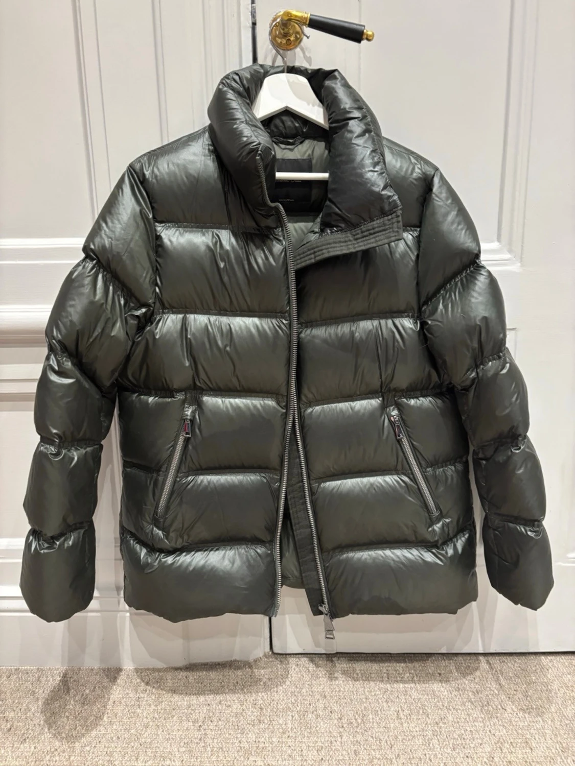 Mörkgrön dunjacka med dragkedja