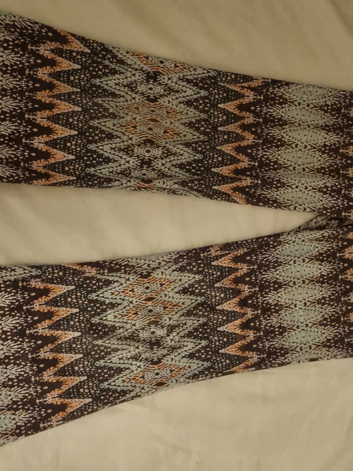 Mönstrade bootcut byxor i stretch - 1