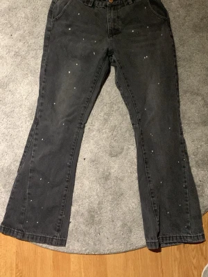 Gallery Dept. Flared Jeans - Ganska använda och har krympt lite, Passar 175-184
