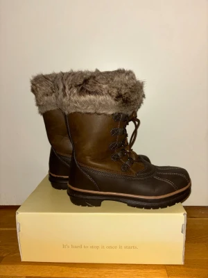 Steeds stövlar  - Stövlar från Steeds i mycket bra skick 👢 knappt andvända✨ Storlek 38 ❄️ 