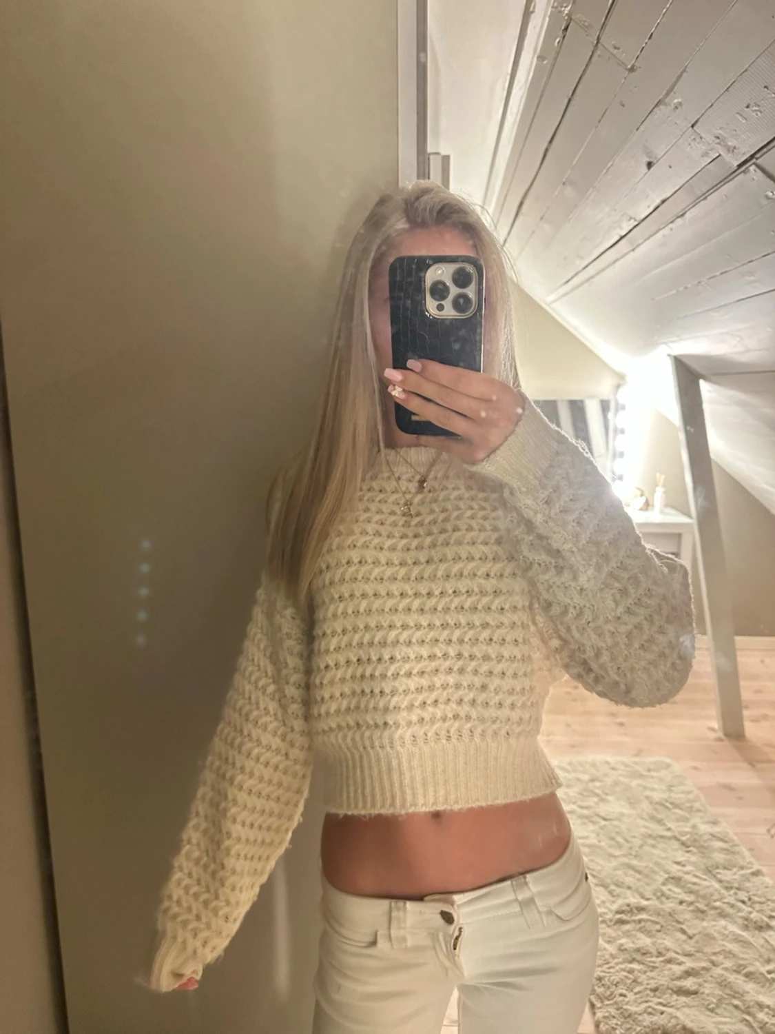 Beige croppad stickad tröja