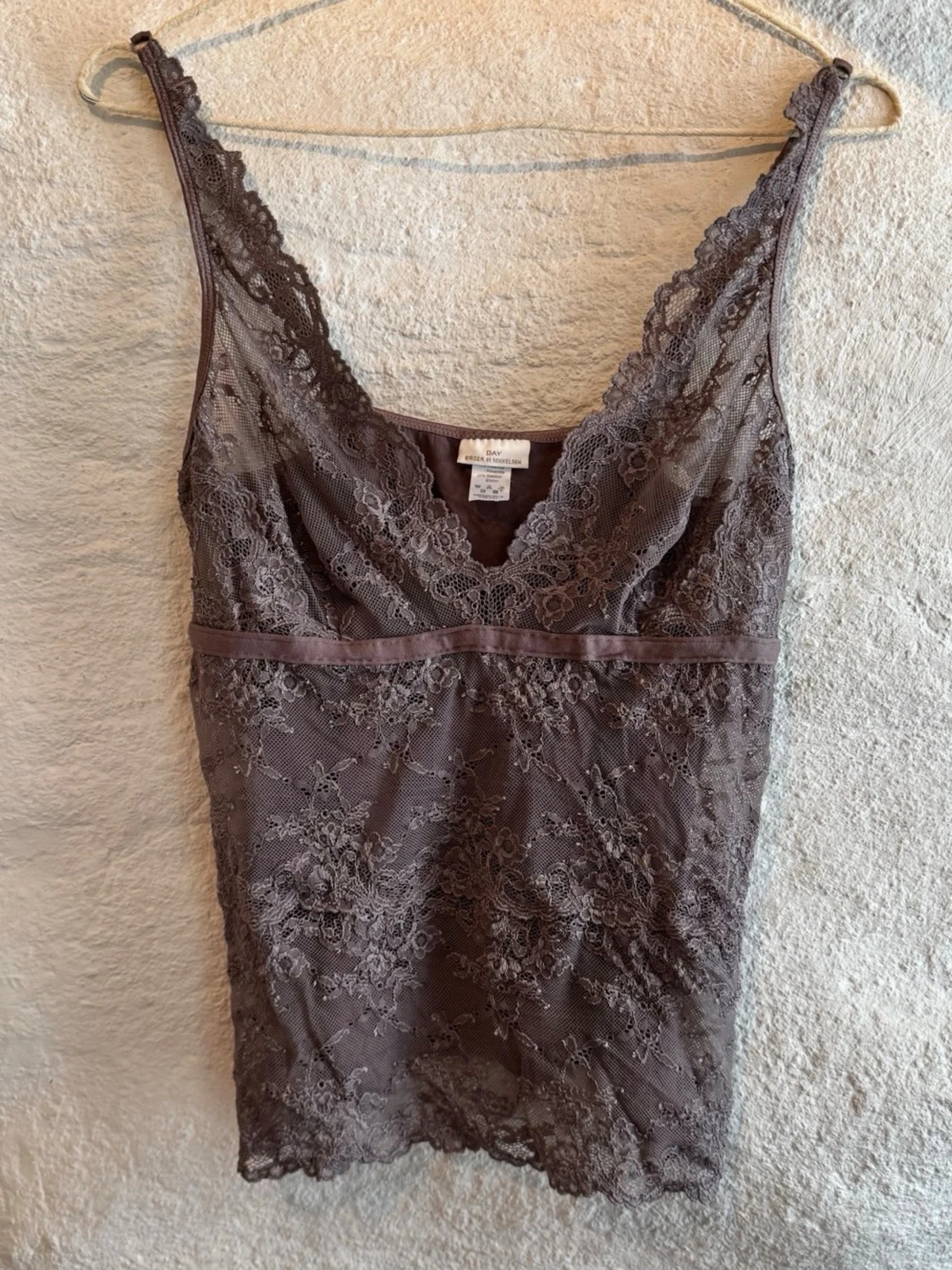 Brun spetslinnetopp från DAY