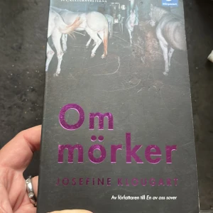 Om mörker - Pocket av Josefine Klougart , hon har även skrivit ”En av oss sover”